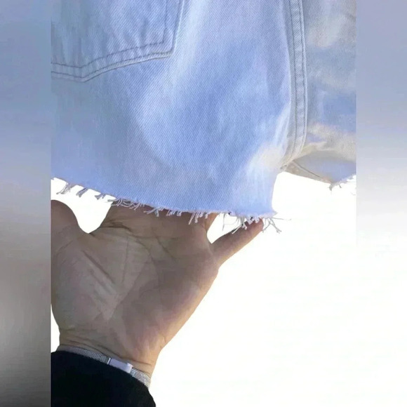 Levi’s women’s denim cutoff high waisted white shorts size large preloved - Picture 5 of 8